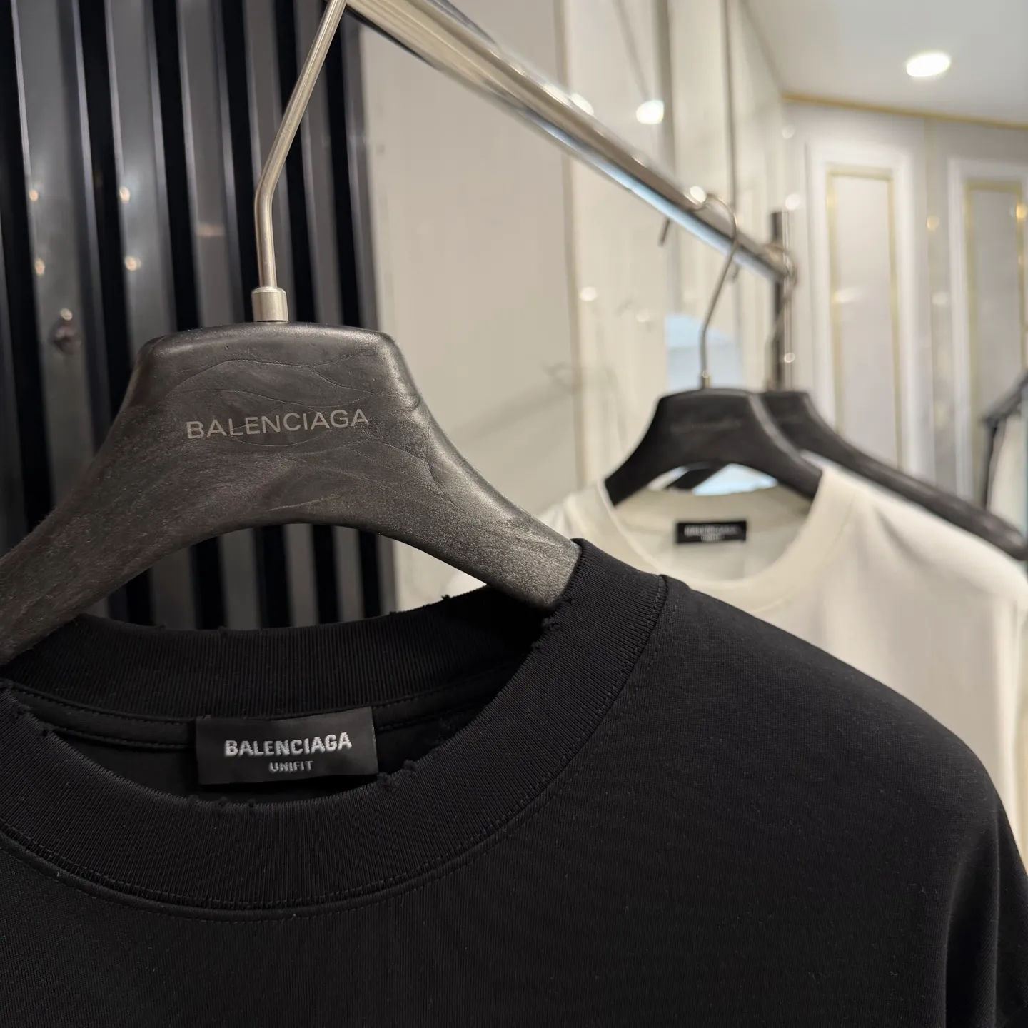 P100-BALENCIAGA* 2026 New Arrival. . 270g .Oversize . Same Style. . -Color：Black White -SIZE：S M L XL 7125